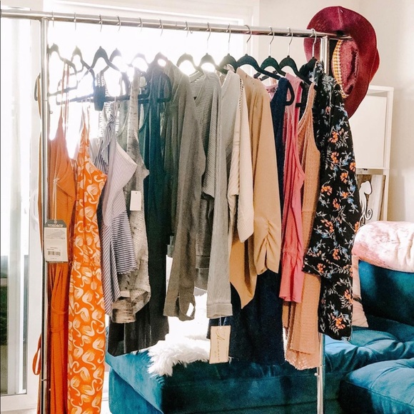 Like to bookmark our closet! - Picture 2 of 16